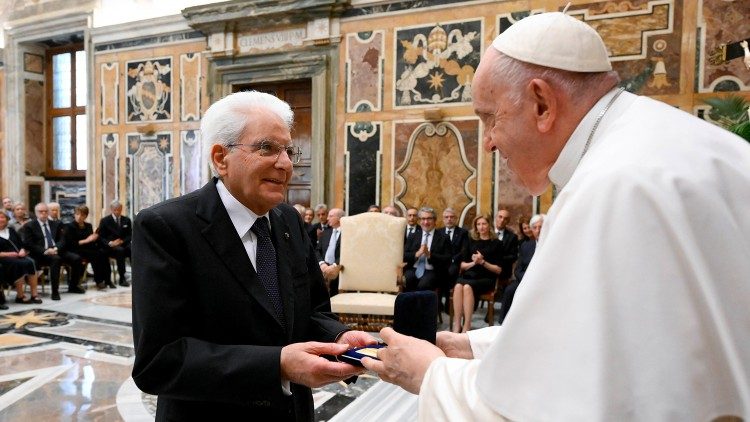 Perezida Sergio Mattarella w’u Butaliyani yegukanye igihembo cyitiriwe Papa Paul VI