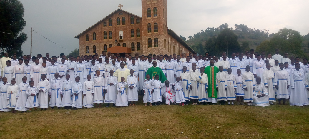 Paruwasi Kanaba yakiriye Umuryango w’abana b’abaririmbyi “Pueri Cantores”